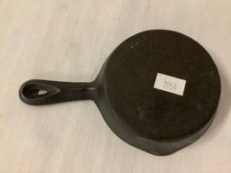 Tiny vintage 6x4 inches (with handle) cast iron egg pan