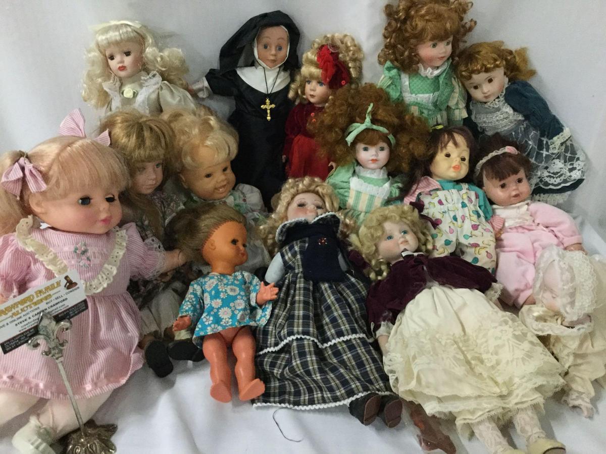 Fifteen composite, porcelain, and vinyl dolls from Heritage Mint, Seymour Mann, Sugar Loaf, and