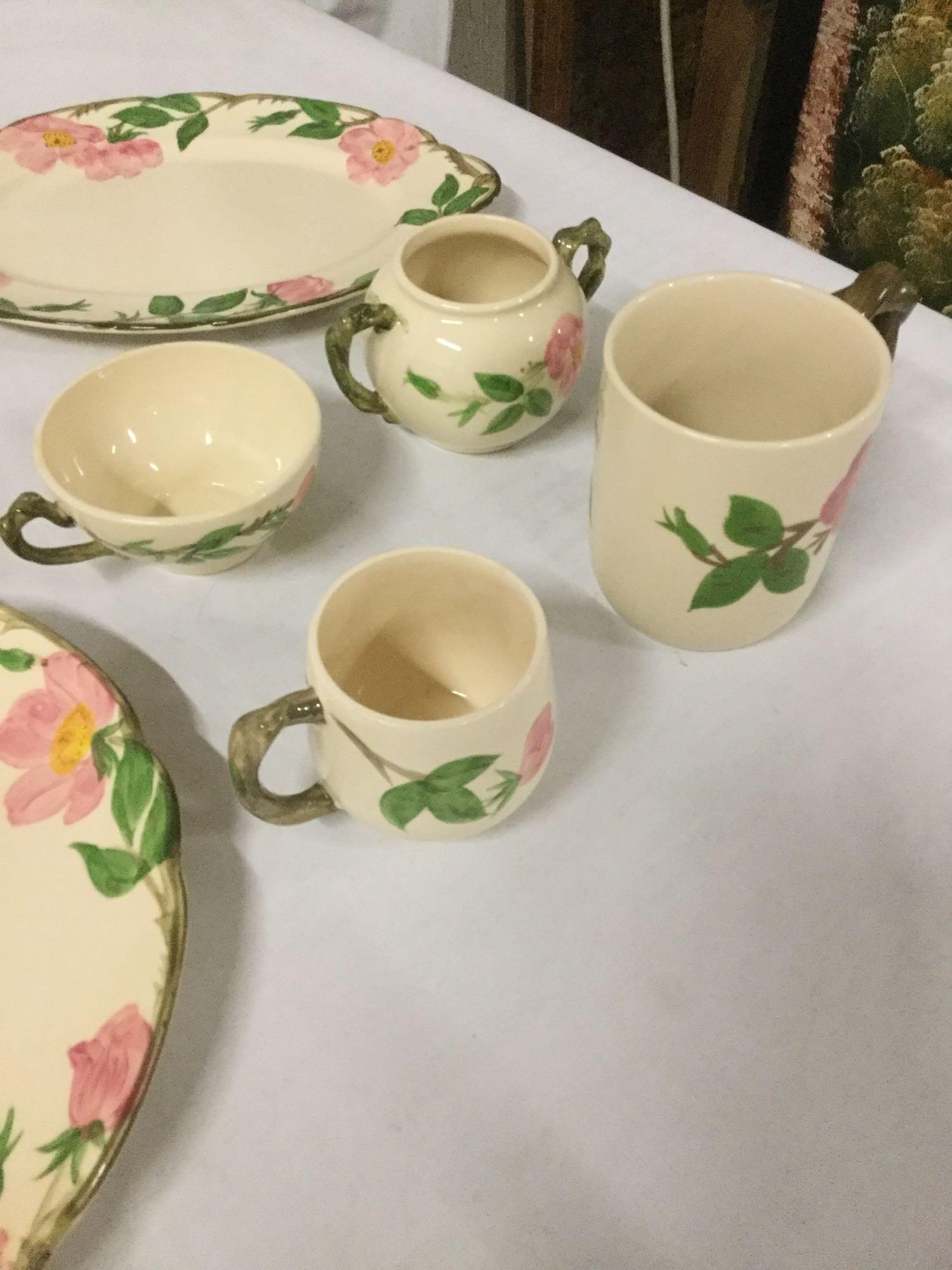 17 pcs of floral Franciscan Earthenware dish set incl. 5 Desert Rose mugs, and much more