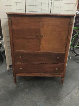 Antique 5 drawer dresser bureau with sliding drawers and nice wood grain