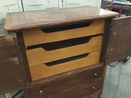 Antique 5 drawer dresser bureau with sliding drawers and nice wood grain