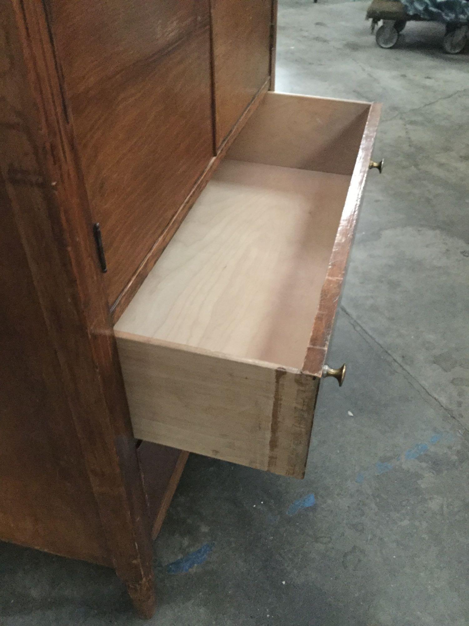 Antique 5 drawer dresser bureau with sliding drawers and nice wood grain