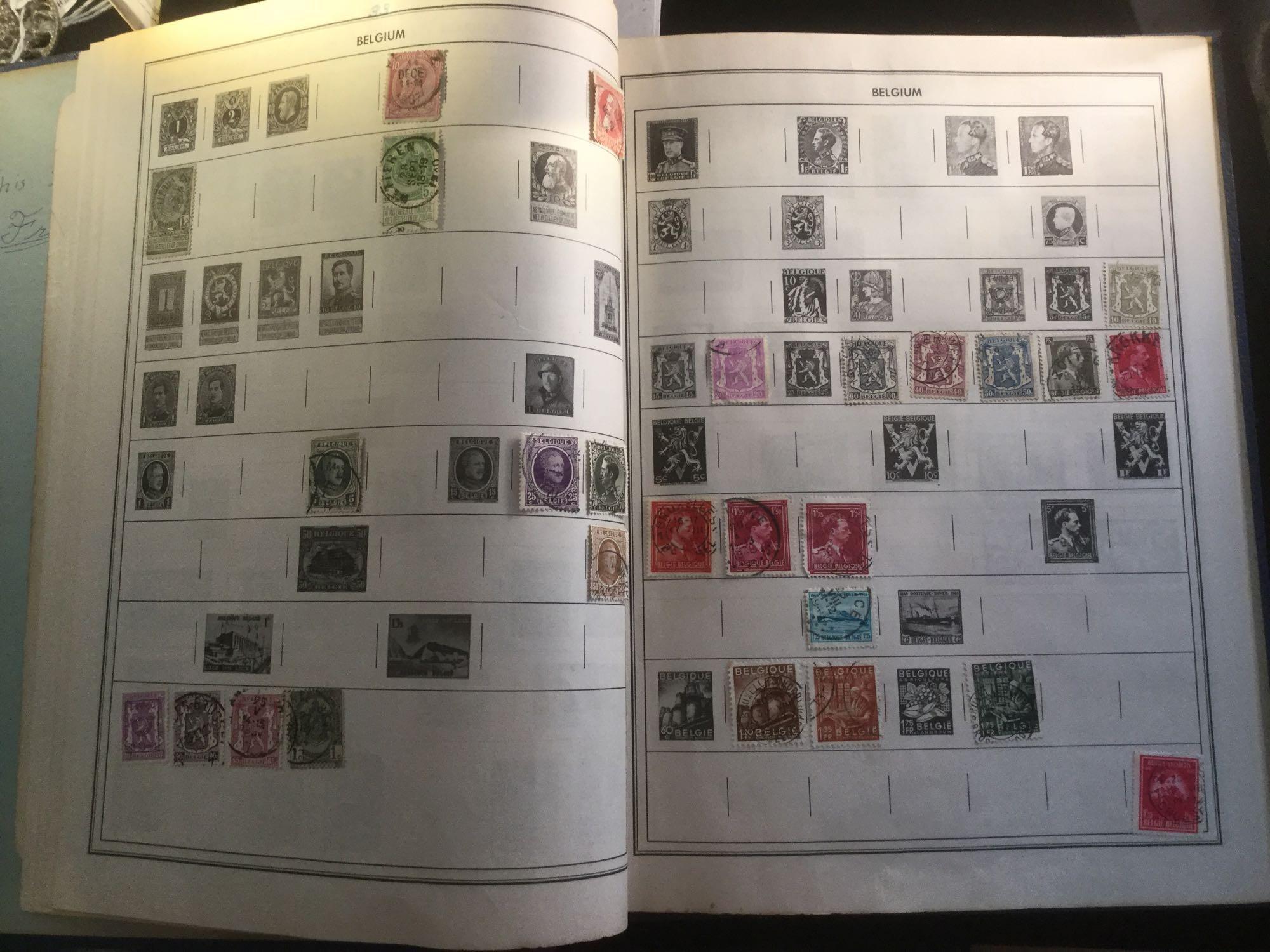 The Ambassador international Postage stamp album w/ hundreds of stamps, see pics