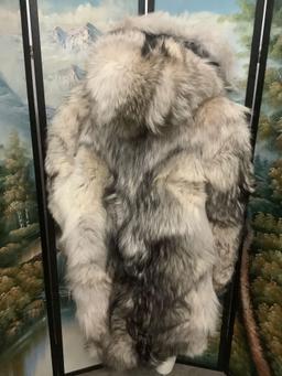 David Green (Anchorage, AK) Alaskan Wolf fur coat/parka, very nice condition, approx size 2XL