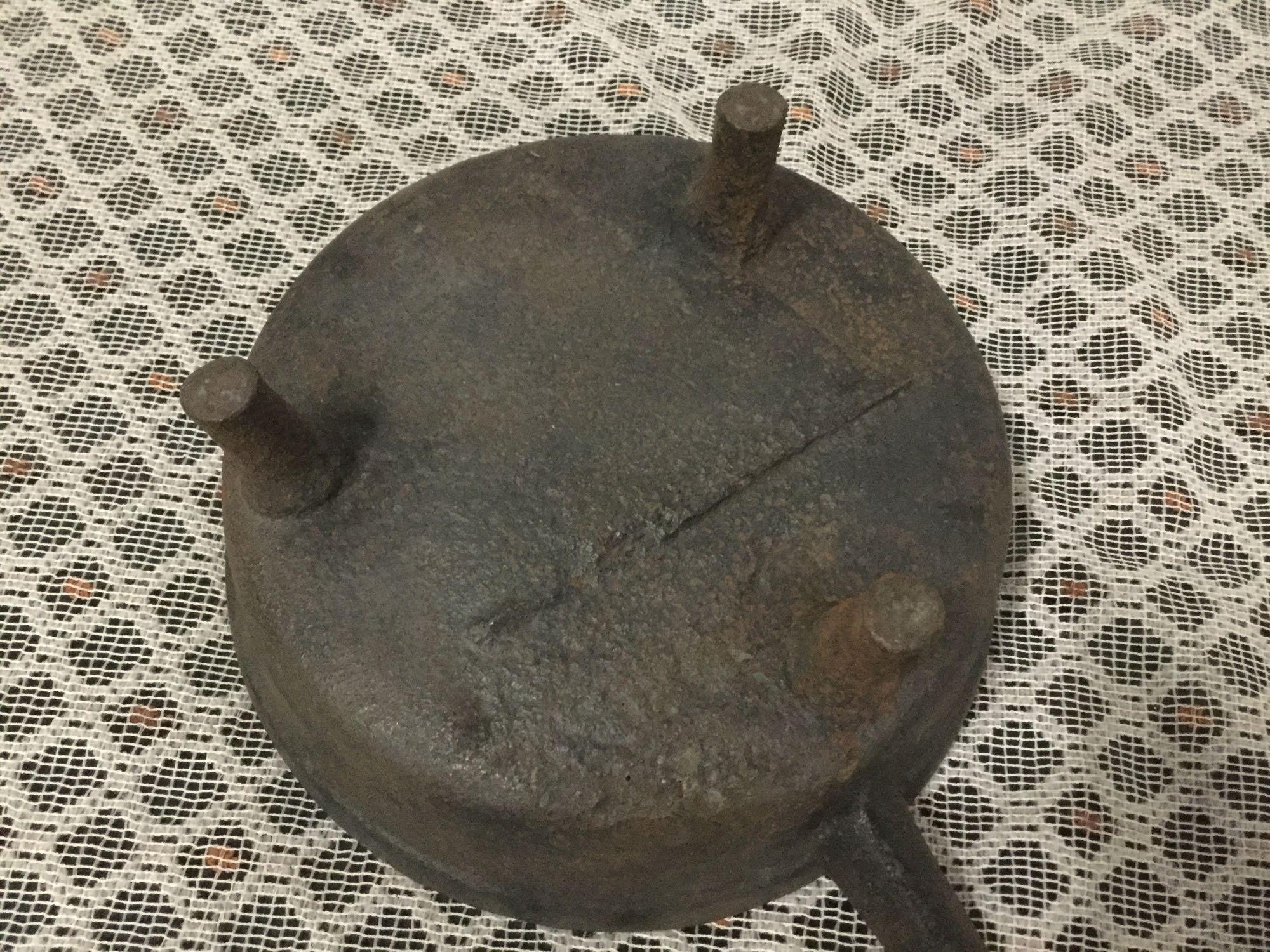 Antique gate marked cast iron pot.