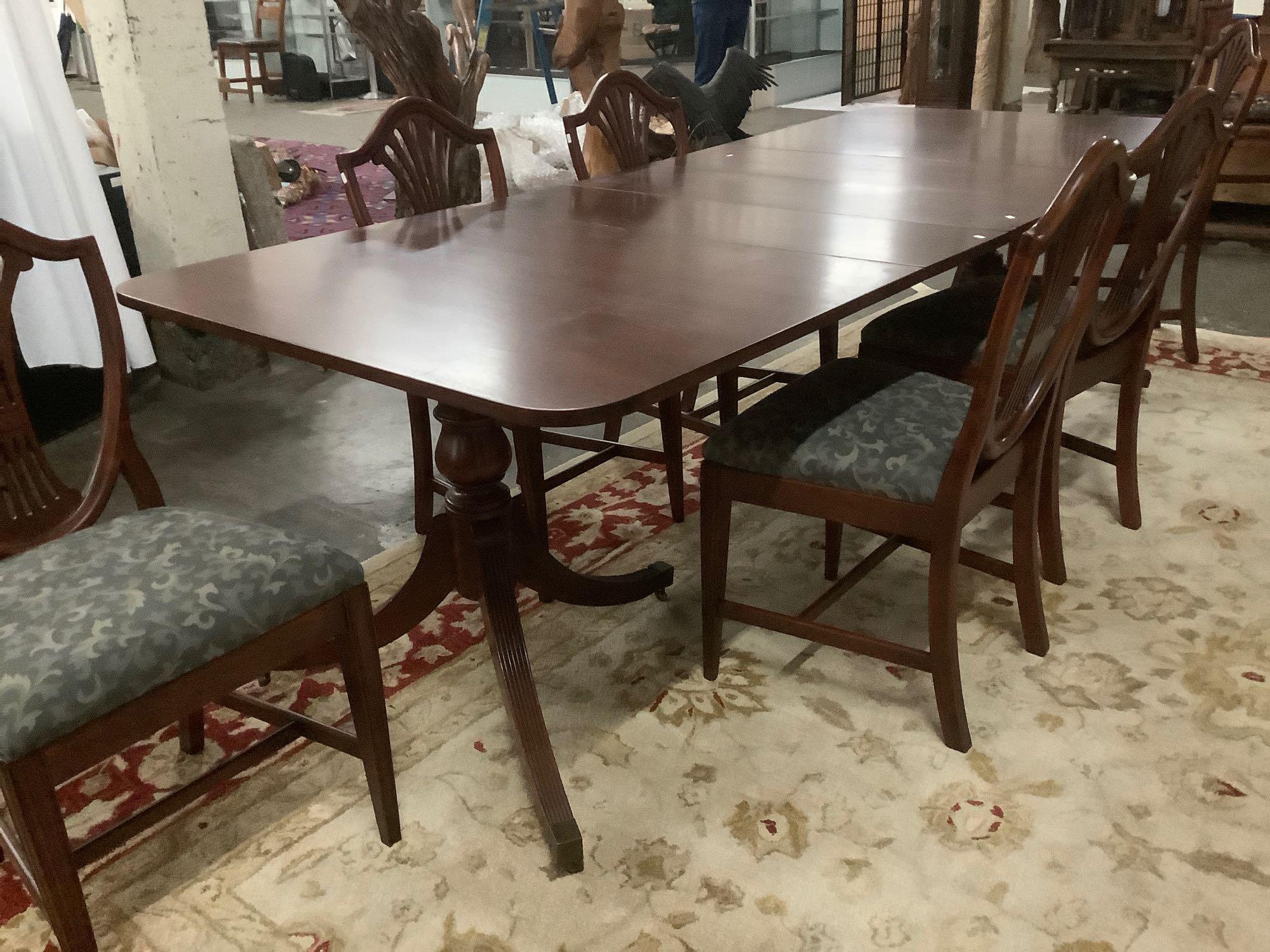 Gorgeous antique Duncan Phyfe style long dining table w/ pedestal bases, 3 leaves & 6 chairs
