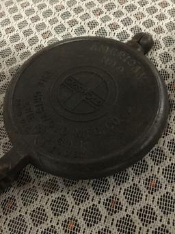 Vintage Griswold 236 size 9 cast iron waffle iron.