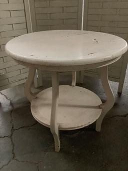 Vintage wood small round table painted white approx 24 x 24 inches