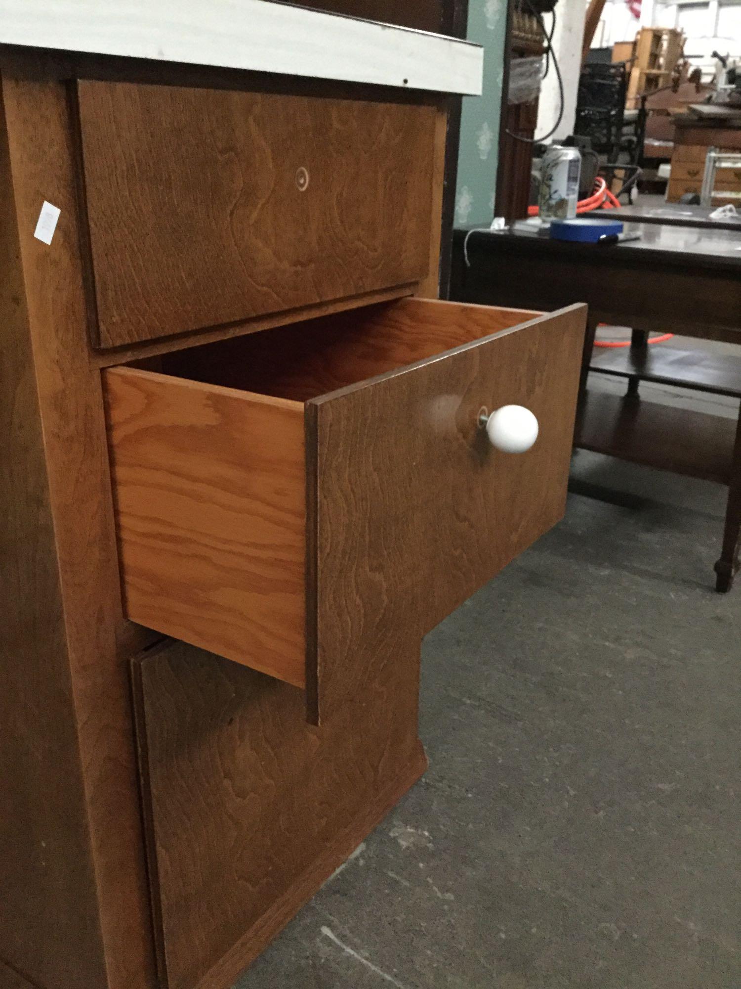 Vintage Formica top desk. Missing a knob.