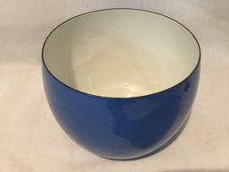 Blue enameled bowl w/ white interior, makers mark has worn off, approx 8 x 6 inches