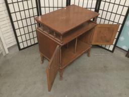 Wooden end table w/some wear, see pics, approx. 29x26.25x17.25 inches.