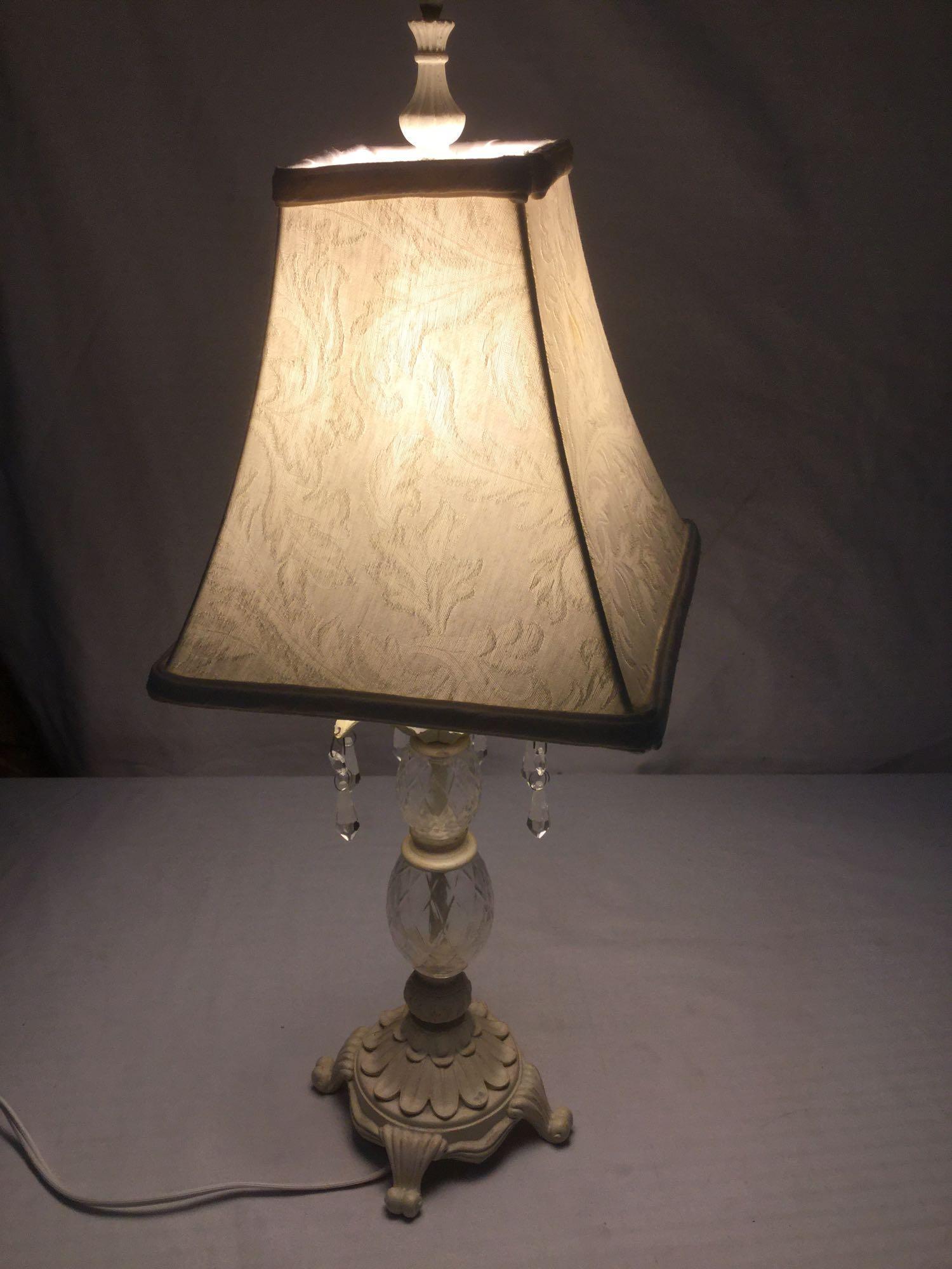 Modern antique style table lamp with white chic look and glass embellishments