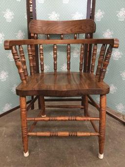 Vintage oak captains chair w/ doweled construction, nice finish.