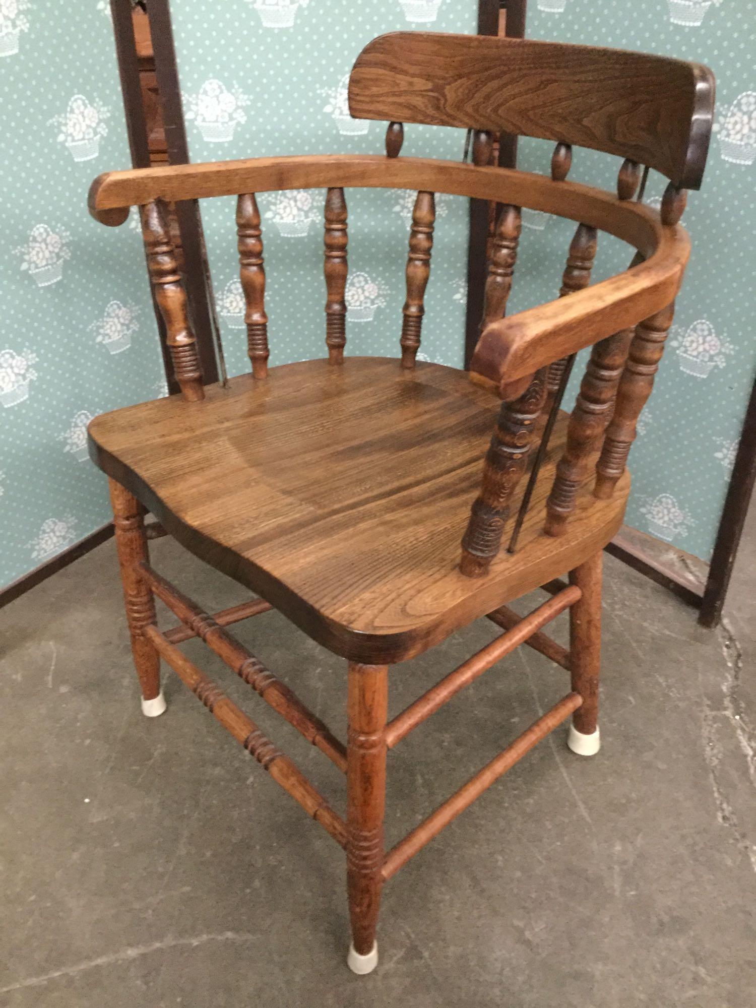 Vintage oak captains chair w/ doweled construction, nice finish.
