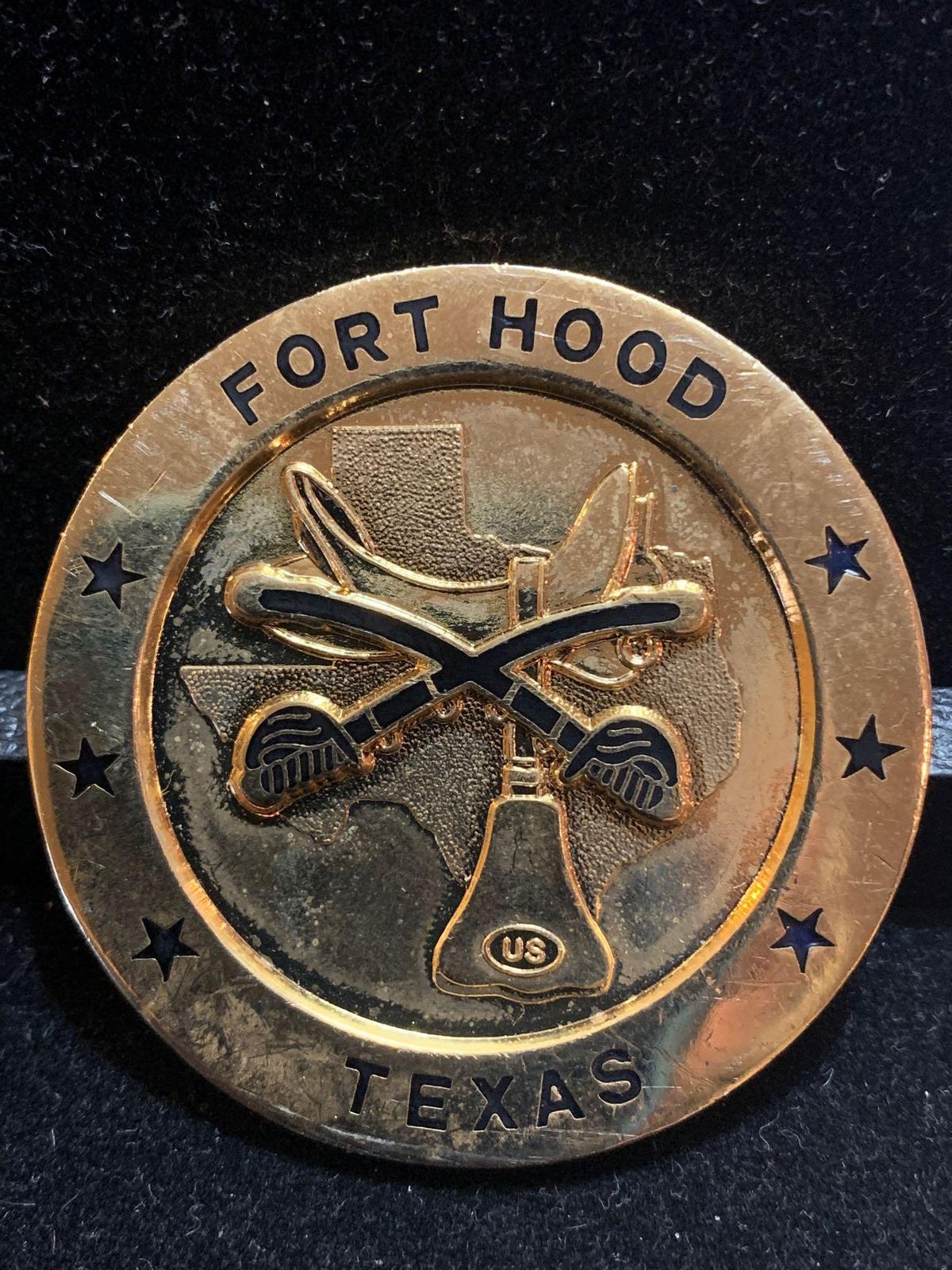 Large Challenge Coin: Fort Hood Texas / 1st Cavalry Division / The First Team