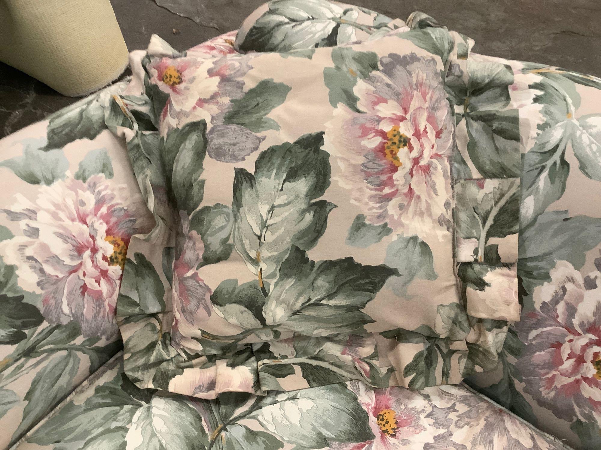 Floral print couch w/ 2 matching throw pillows, shows wear, see pics.