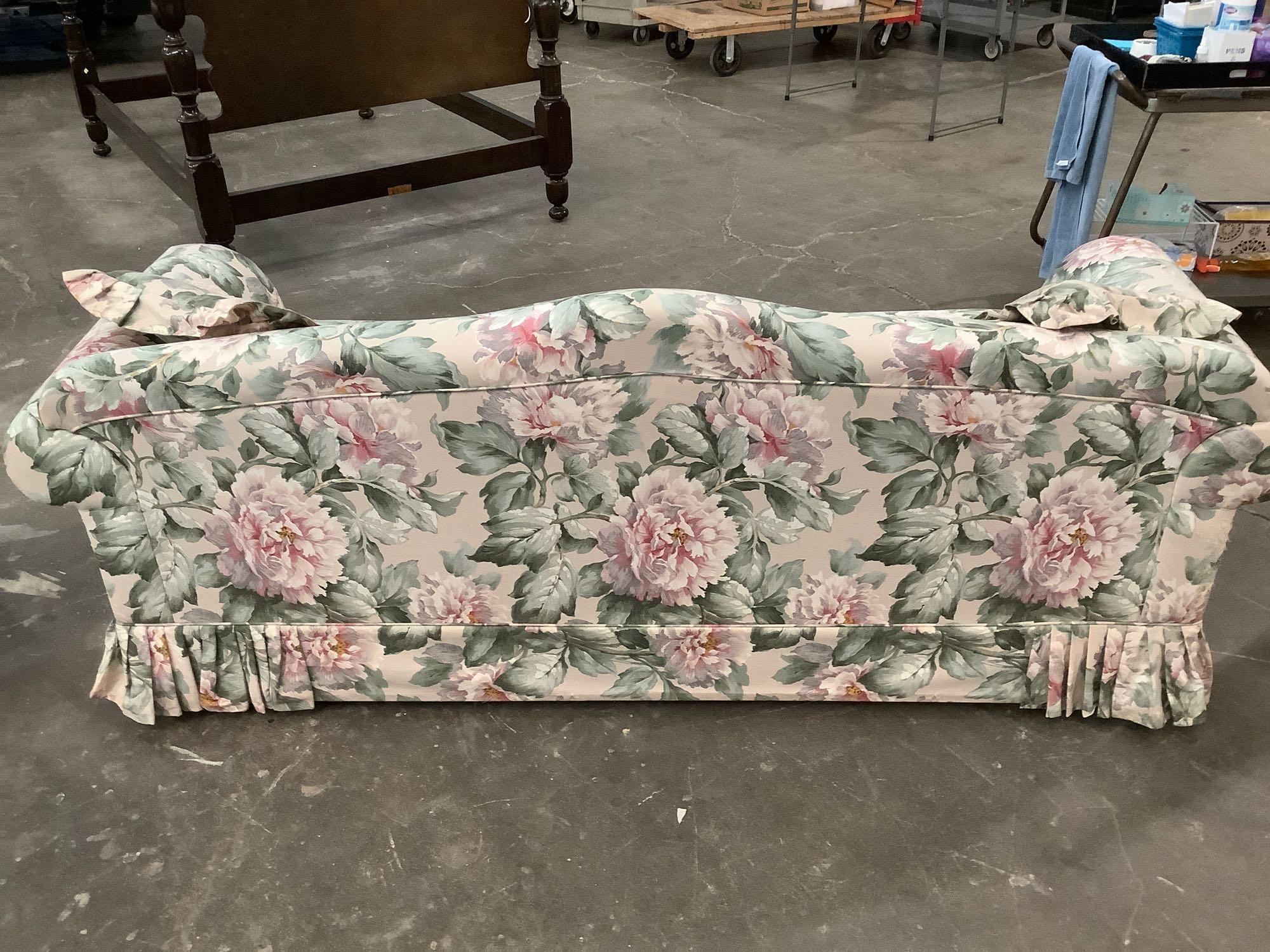 Floral print couch w/ 2 matching throw pillows, shows wear, see pics.