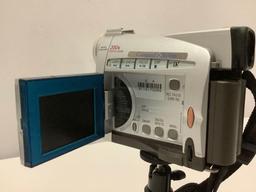 Canon ZR10 Digital Video Camera, 200x digital zoom, untested, sold as is.