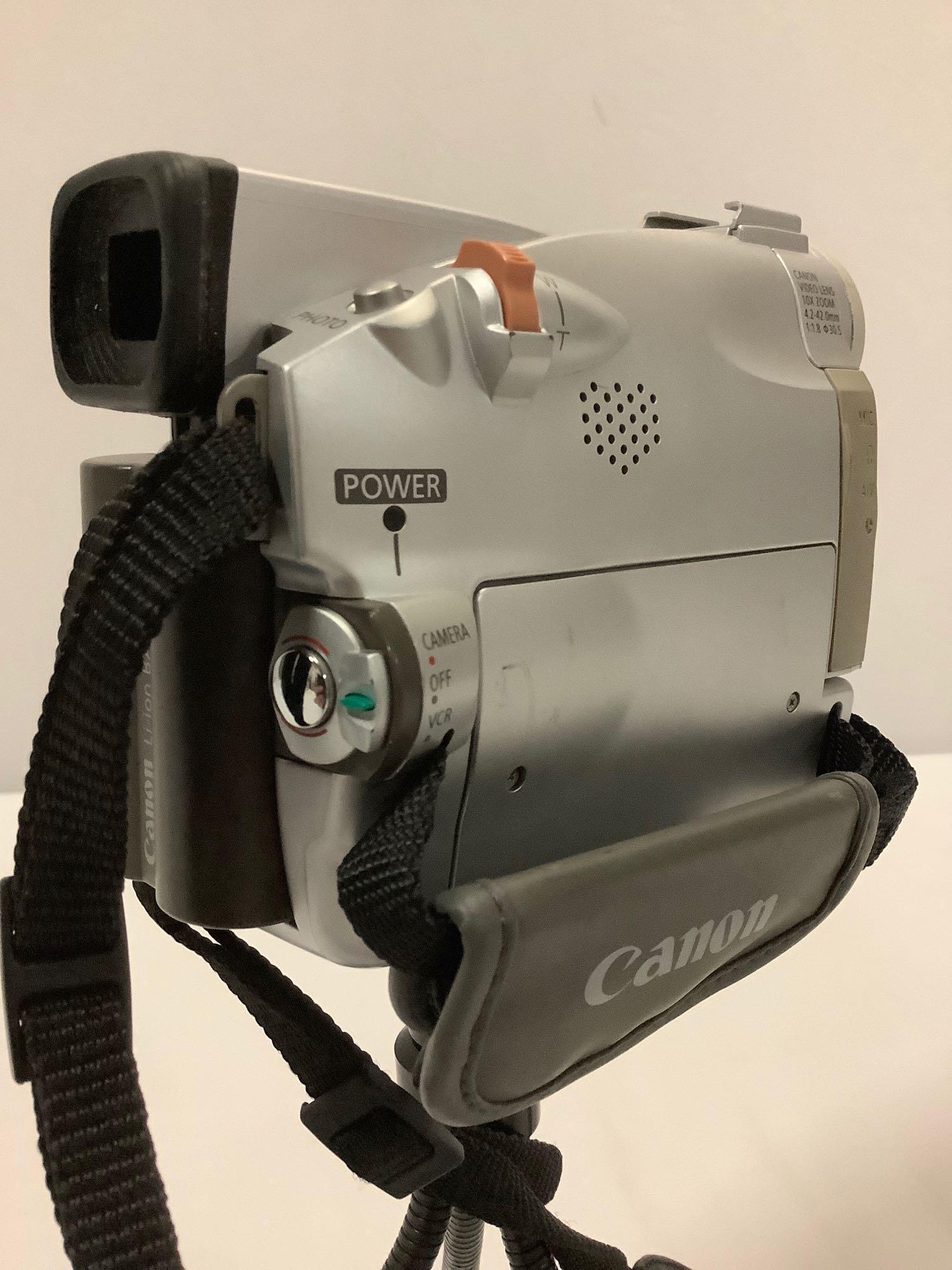 Canon ZR10 Digital Video Camera, 200x digital zoom, untested, sold as is.