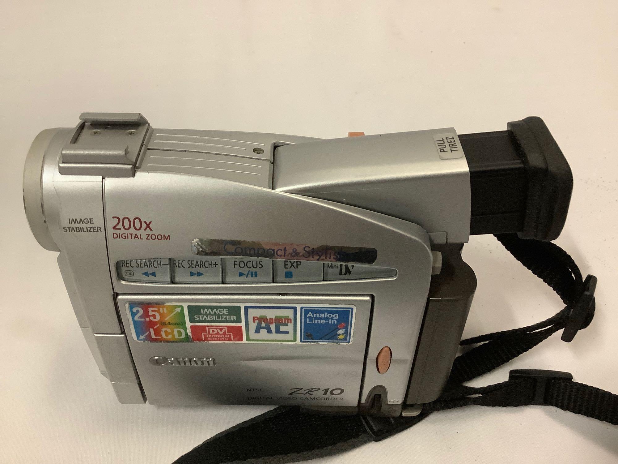 Canon ZR10 Digital Video Camera, 200x digital zoom, untested, sold as is.