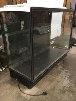 Lg. vintage lighted display case w/ 4 glass shelves, tested / needs maintenance, Sold as is.