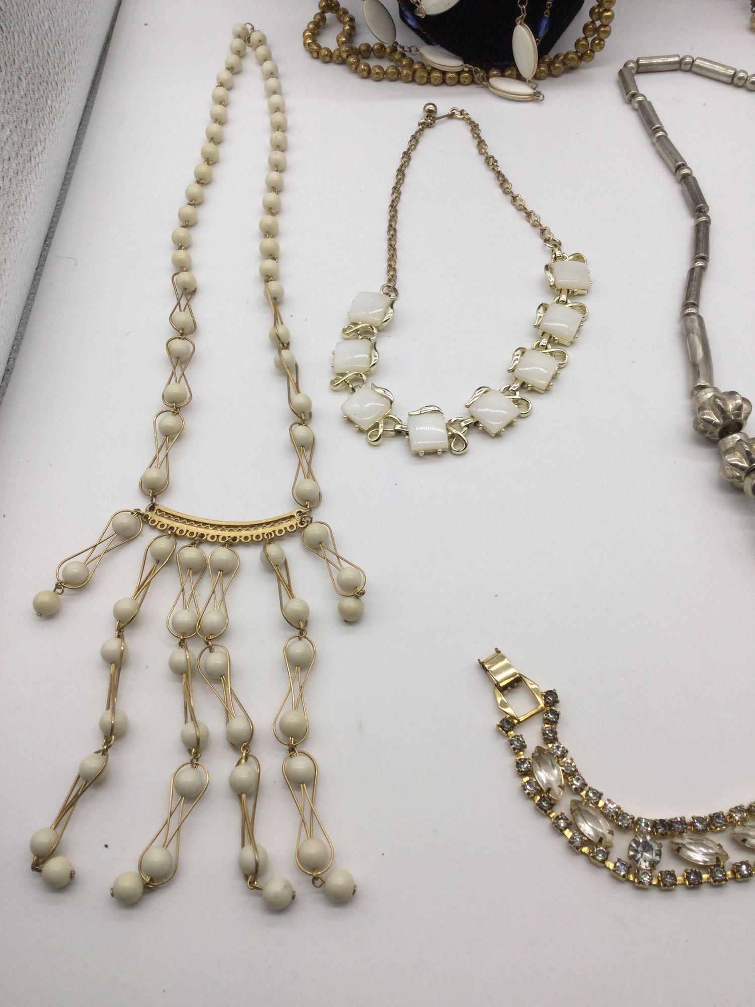 Large selection of vintage / antique fashion necklaces and 1 bracelet