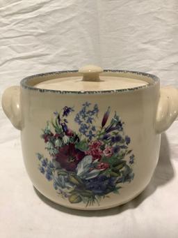 2004 Home and Garden Party LTD ceramic crock w/ lid, approx 9 x 6 in.