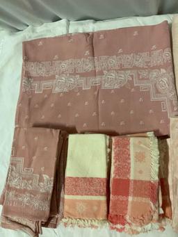 Nice collection of linen napkins /tablecloths , matching sets & more.