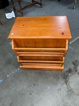 Very cute well built pine end table good magazine rack and cupholders see pics