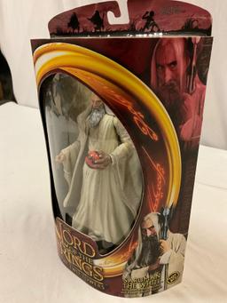 Toy Biz Lord of the Rings - The Two Towers SARUMAN THE WHITE action figure sealed in package 2002