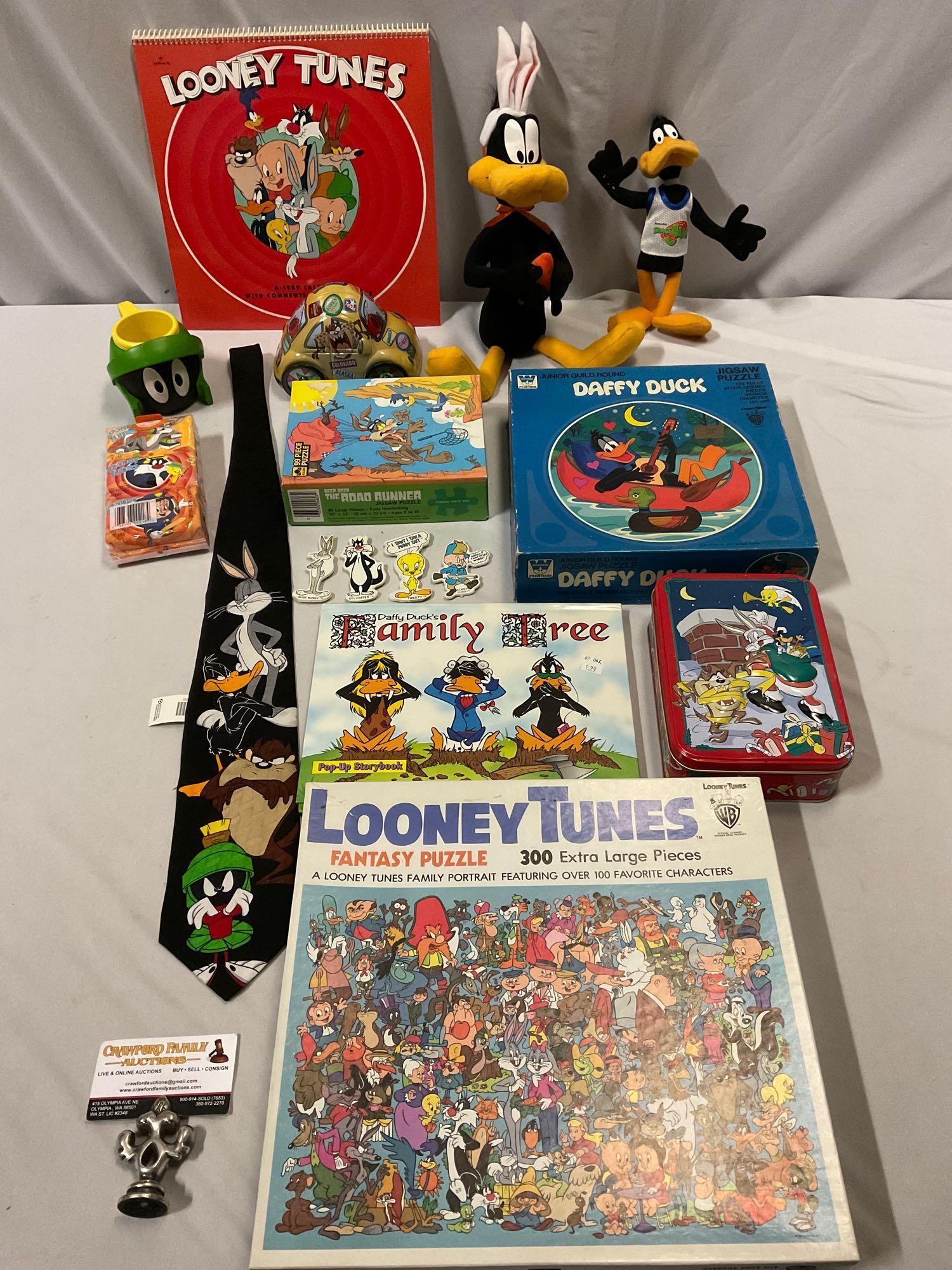 Nice lot of WARNER BROS Looney Tunes cartoon character collectibles; Daffy Duck plush toys, puzzles,