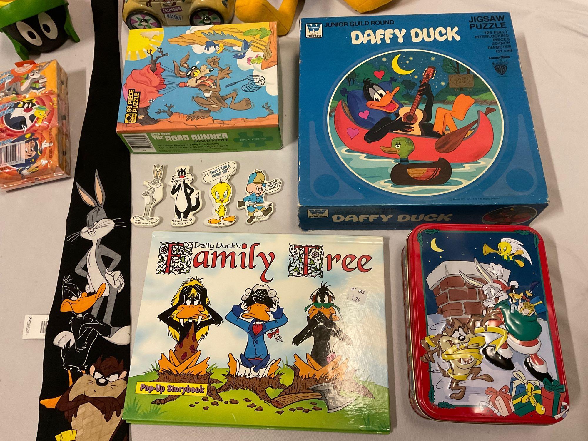 Nice lot of WARNER BROS Looney Tunes cartoon character collectibles; Daffy Duck plush toys, puzzles,