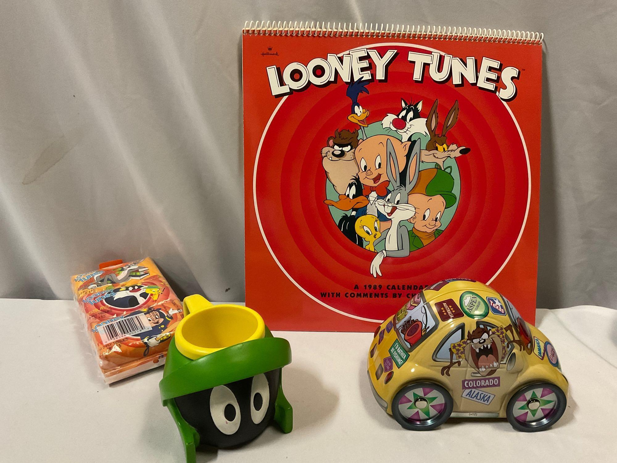 Nice lot of WARNER BROS Looney Tunes cartoon character collectibles; Daffy Duck plush toys, puzzles,