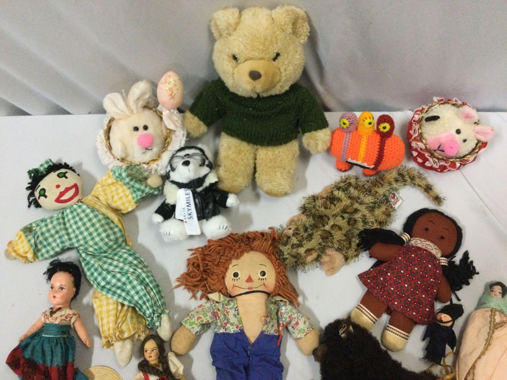 Lot vintage / antique stuffed plush animal toys, dolls, Raggedy Anne, Ganz & more.