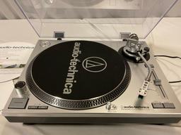 Audio-Technica AT-LP120-USB Direct Dive Professional Turntable record player in like new condition