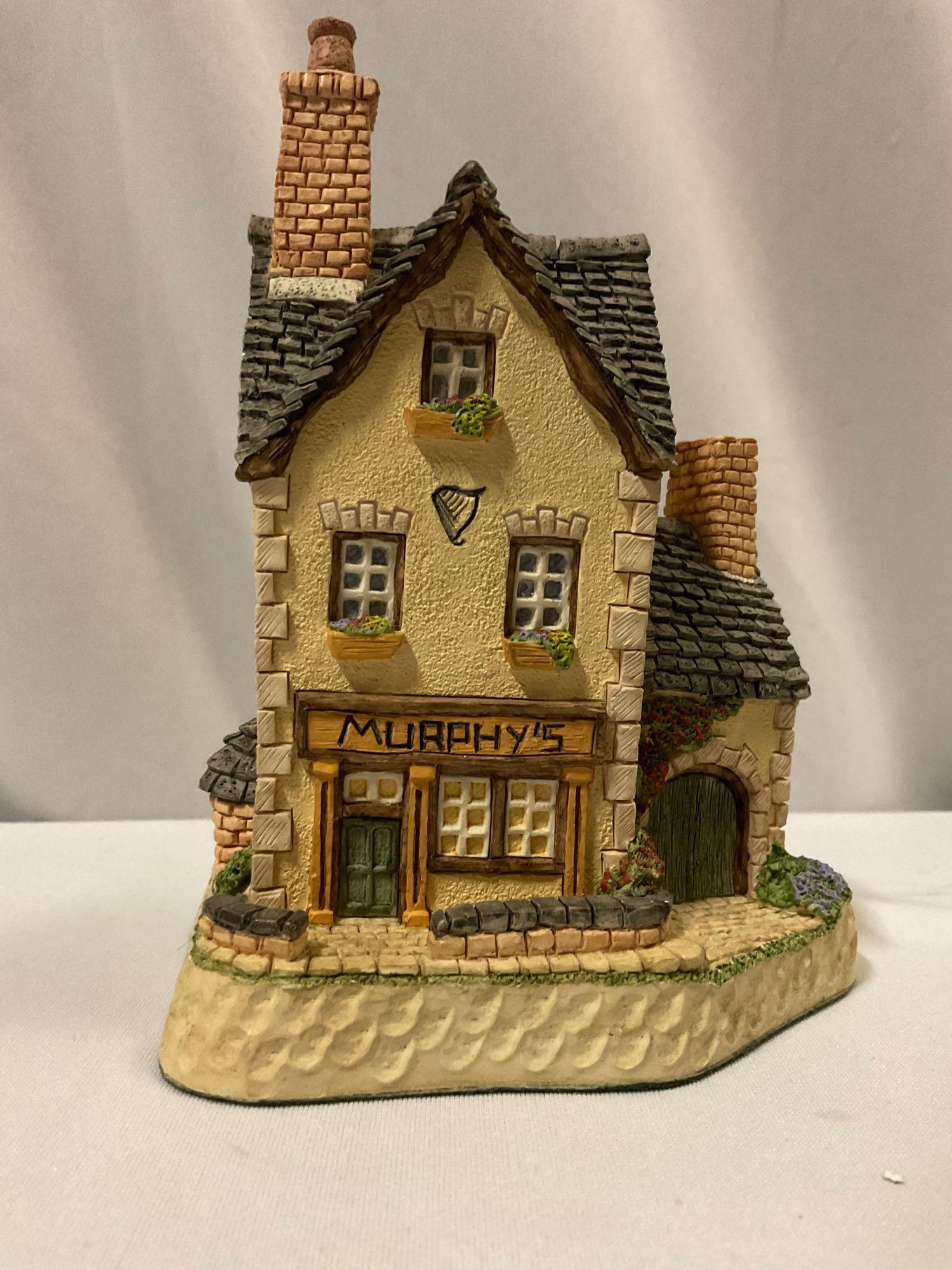 8 pc. lot of vintage 1980s DAVID WINTER miniature English houses, approx 6 x 5 in. largest.