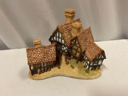 8 pc. lot of vintage 1980s DAVID WINTER miniature English houses, approx 6 x 5 in. largest.