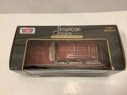 Motor Max American Classics diecast 1/24 scale 1979 Chrysler LeBaron Town & Country wagon in box