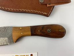 High quality Damascus steel skinning knife with leather sheath