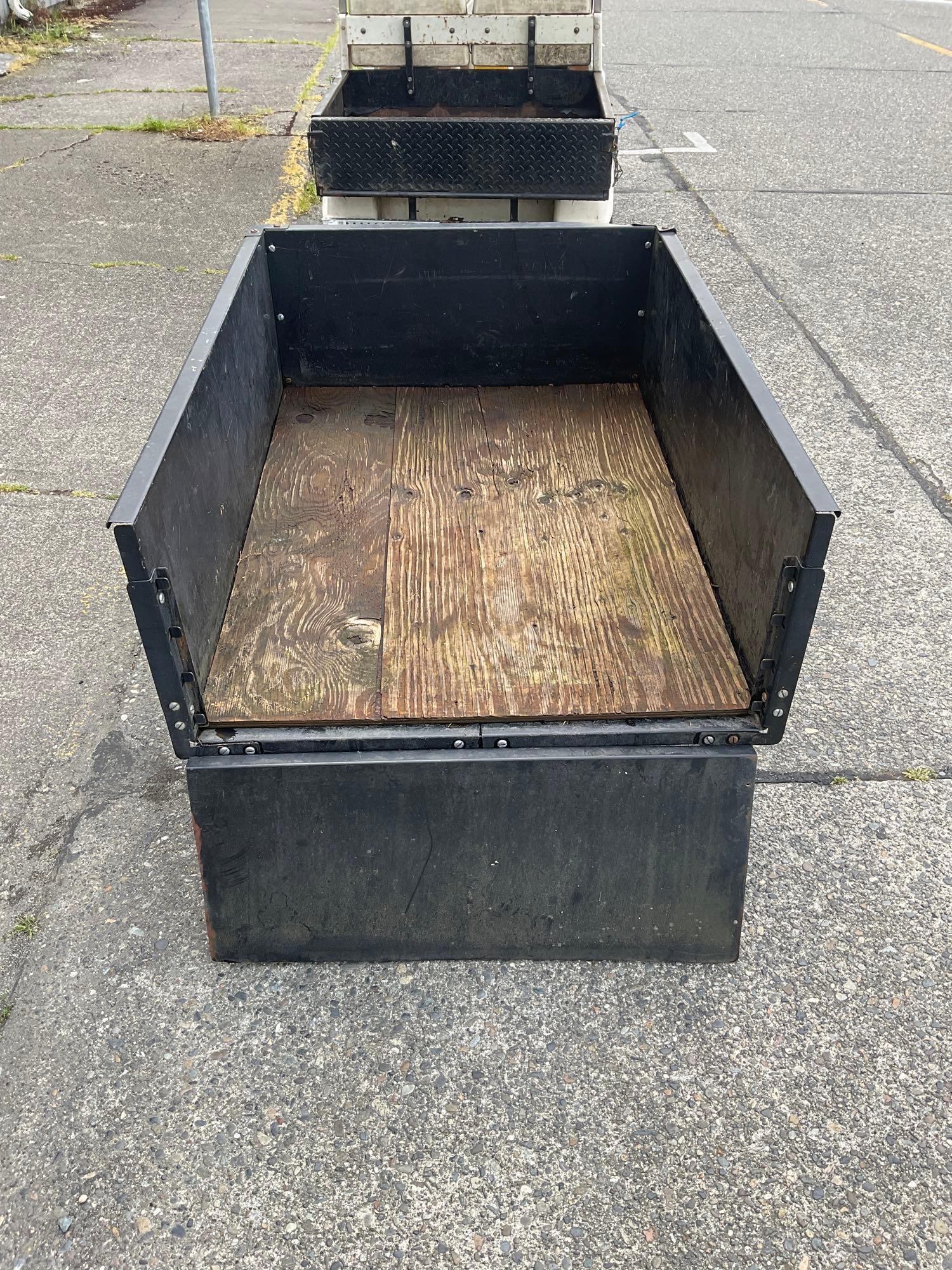 YAMAHA Gas-Powered Golf cart with OHIO STEEL utility cart.