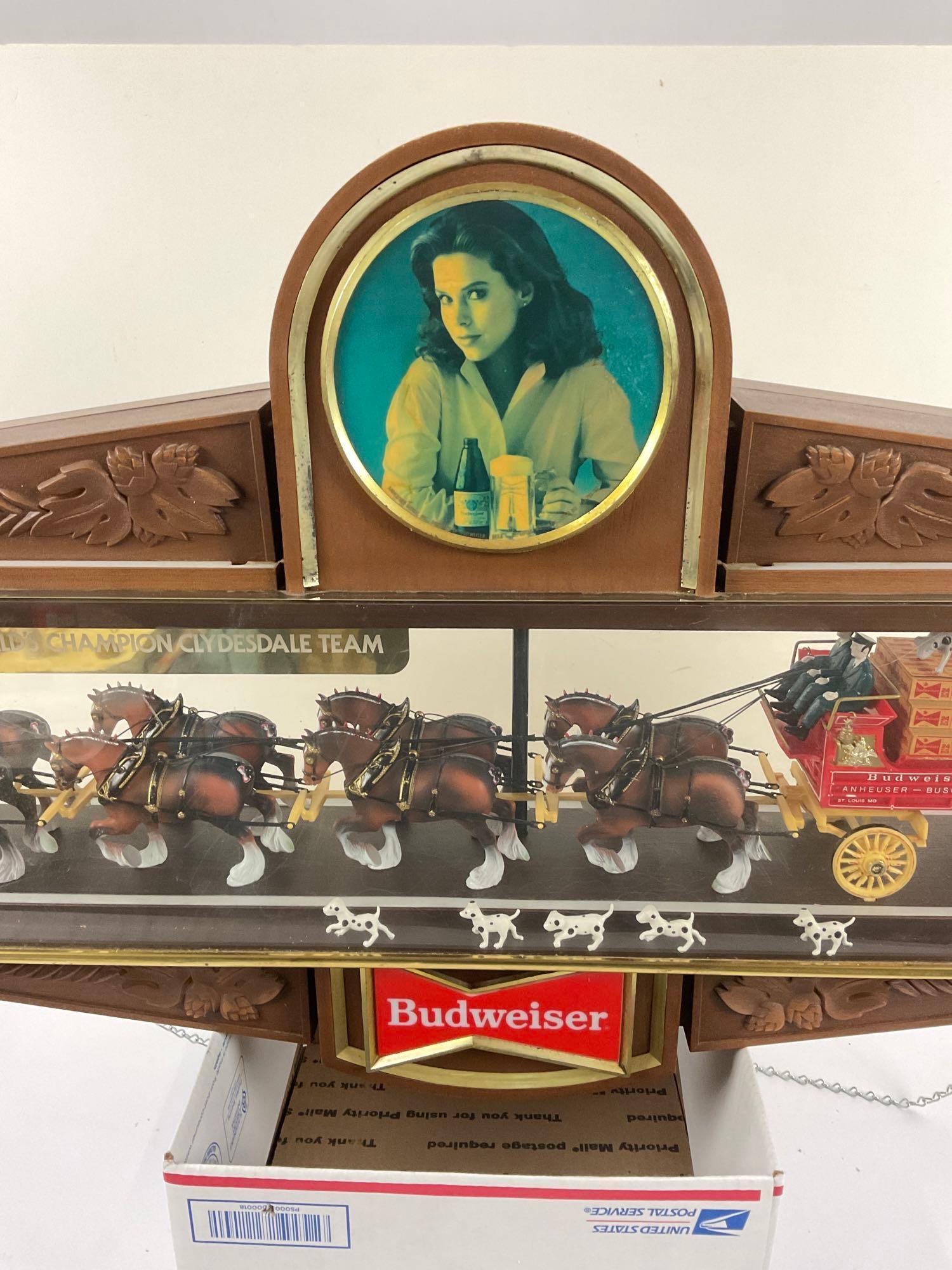 Amazing vintage Budweiser Clydesdale hanging advertisement lamp.