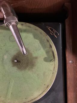 Antique Thomas Edison Hand Crank Diamond Disc Phonograph. Model C 150.