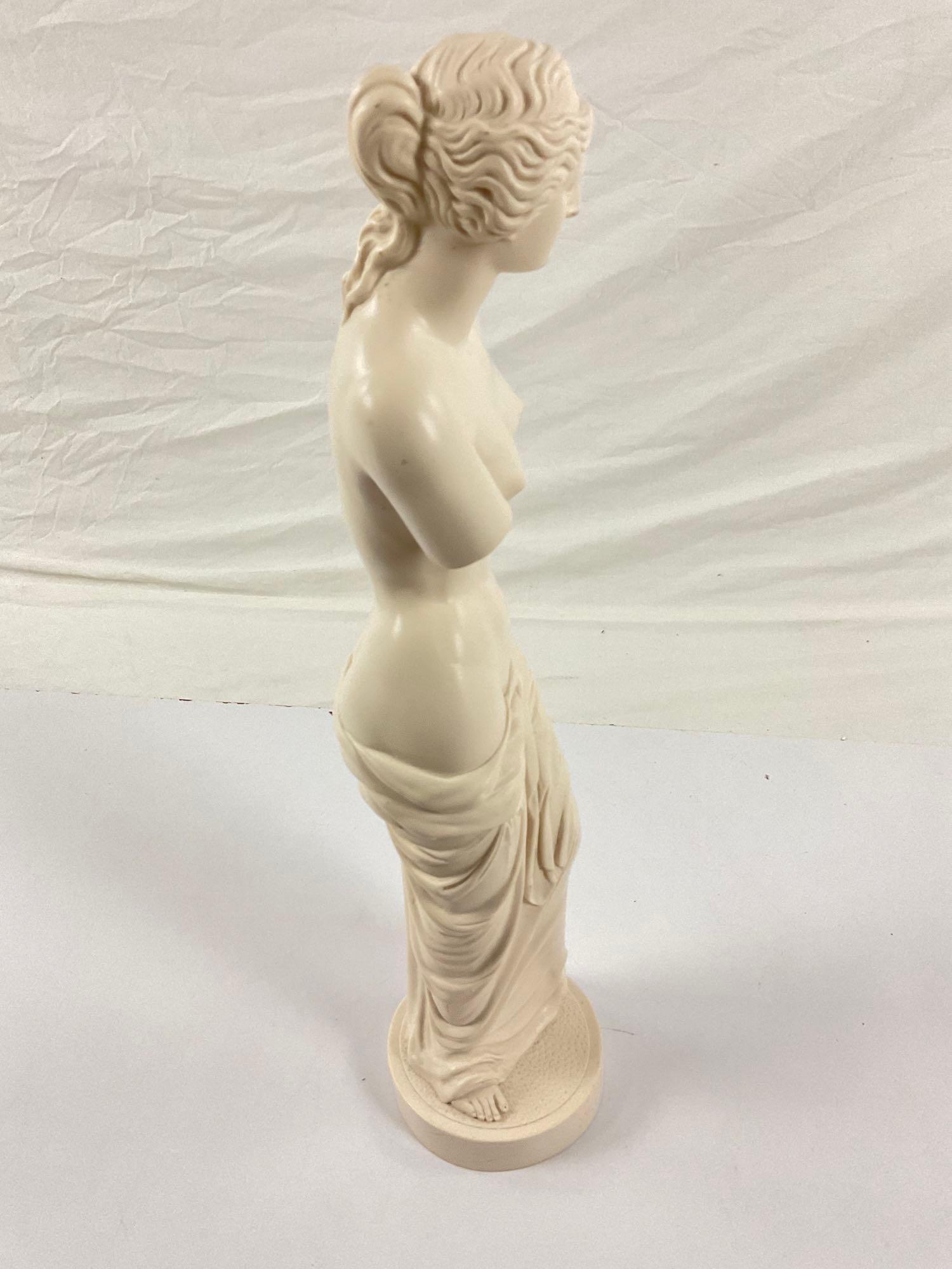 Beautiful Venus De Milo stone sculpture made & purchased in Italy 1970, 11 3/4? tall