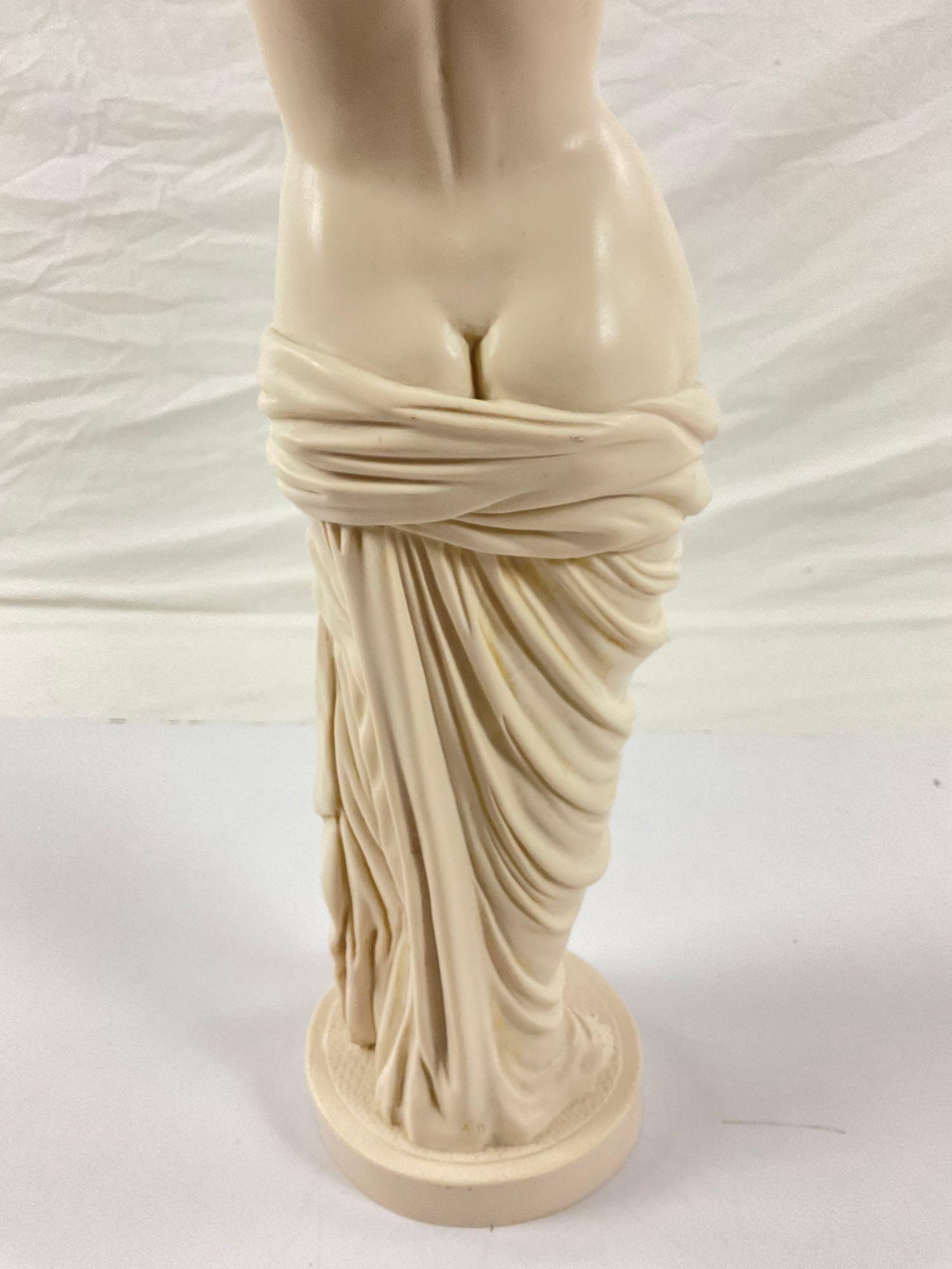 Beautiful Venus De Milo stone sculpture made & purchased in Italy 1970, 11 3/4? tall