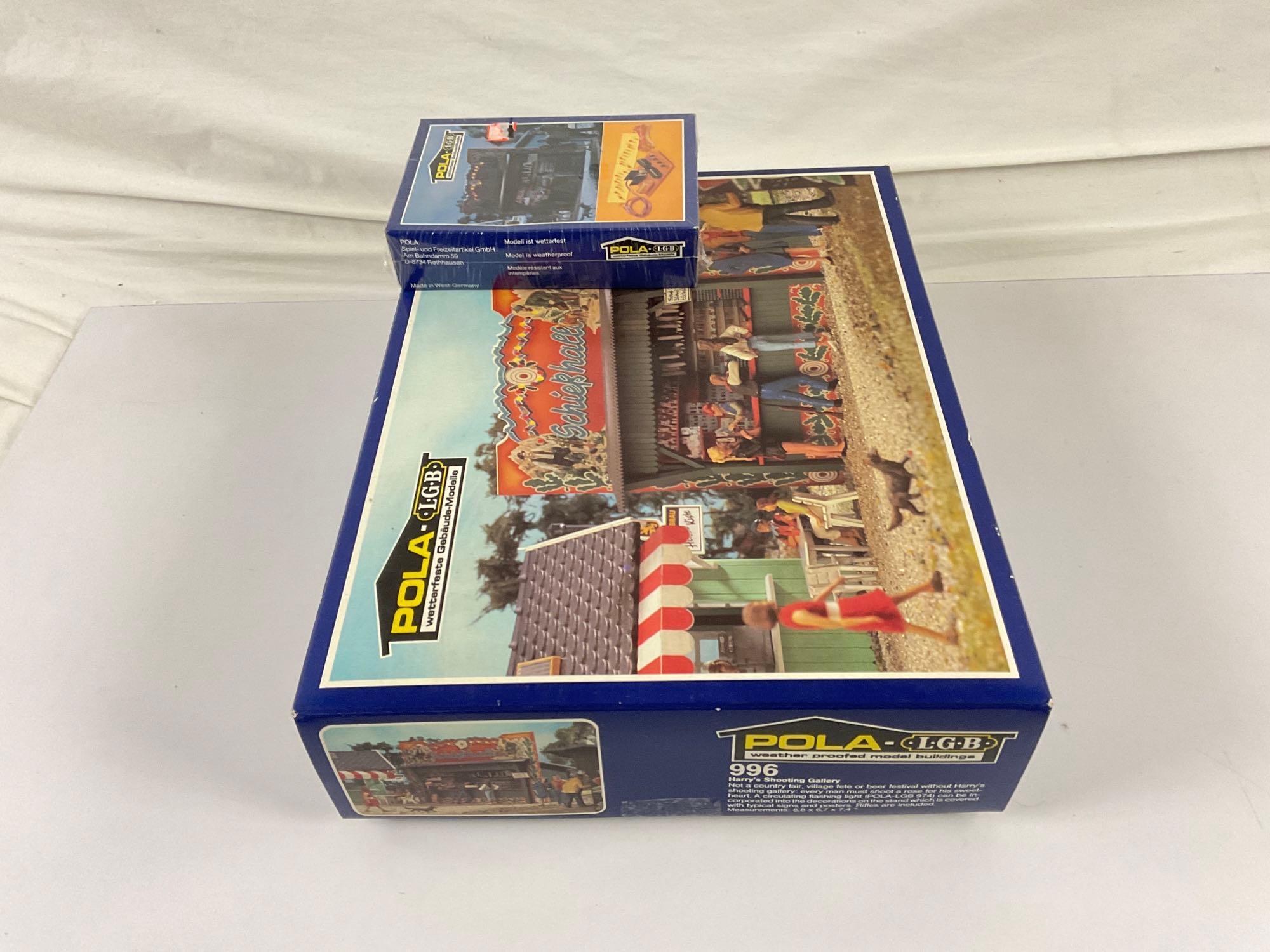 Pola P996 Harry's Shooting Gallery Model Kit and P974 light kit for shooting gallery