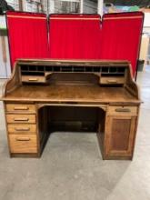 Antique Tiger oak roll top desk w/ all original hardware, dovetailed drawers, and stunning grain