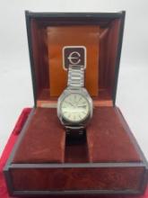 Vintage Elgin DL813-8555 Aquarius Quartz wristwatch in orig case, rare find!
