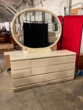 Broyhill premium collection Vanity w/ large oval mirror - Good condition - See pics