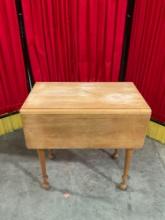 Vintage Carlos R. Fine Furniture Early American Reproduction Maple Drop Leaf Table. See pics.