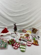 20 pcs Assorted Vintage Christmas Tree Ornaments and Decorations. See pics.